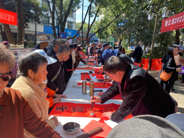 2022年1月18日-20日澄江市文化和旅游局主辦2022年“迎新春 送祝福”免費(fèi)書寫春聯(lián)活動(dòng)2.jpg