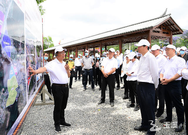 觀摩峨山縣城出入口改造情況。 (2).JPG