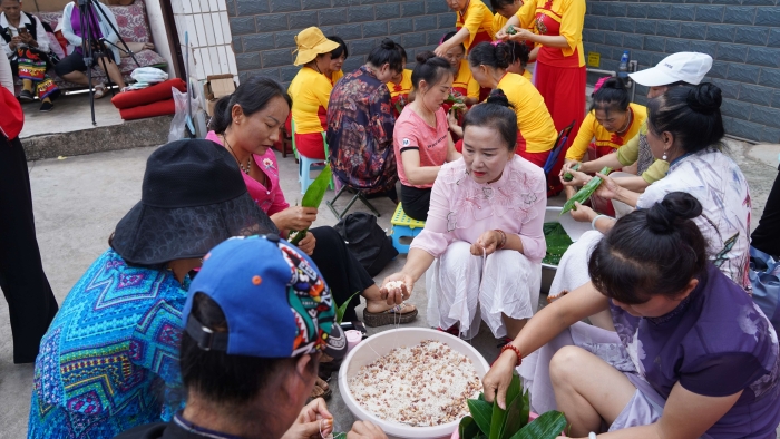 新平：黨心凝民心 端午“粽”有情