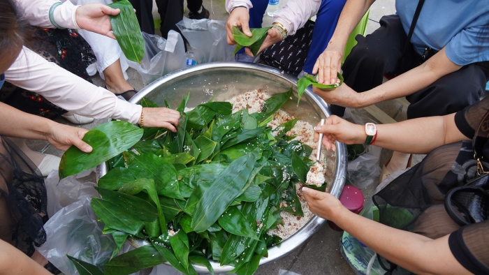 新平：黨心凝民心 端午“粽”有情