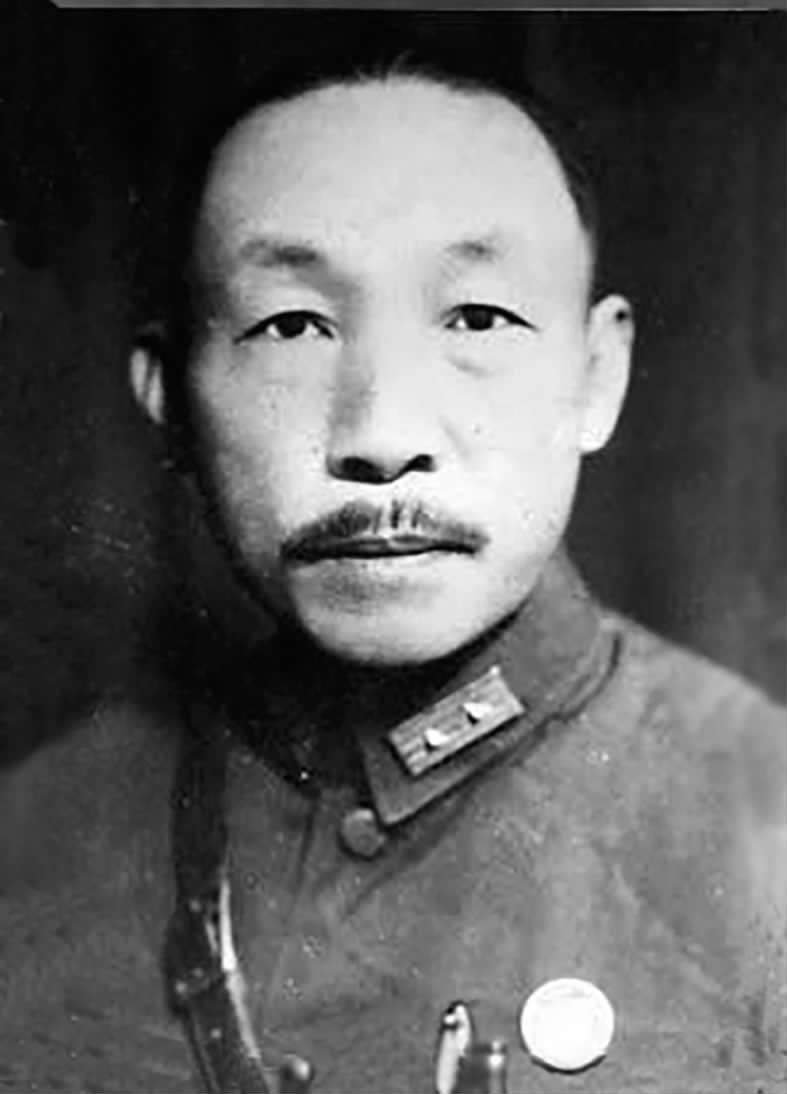 唐淮源。