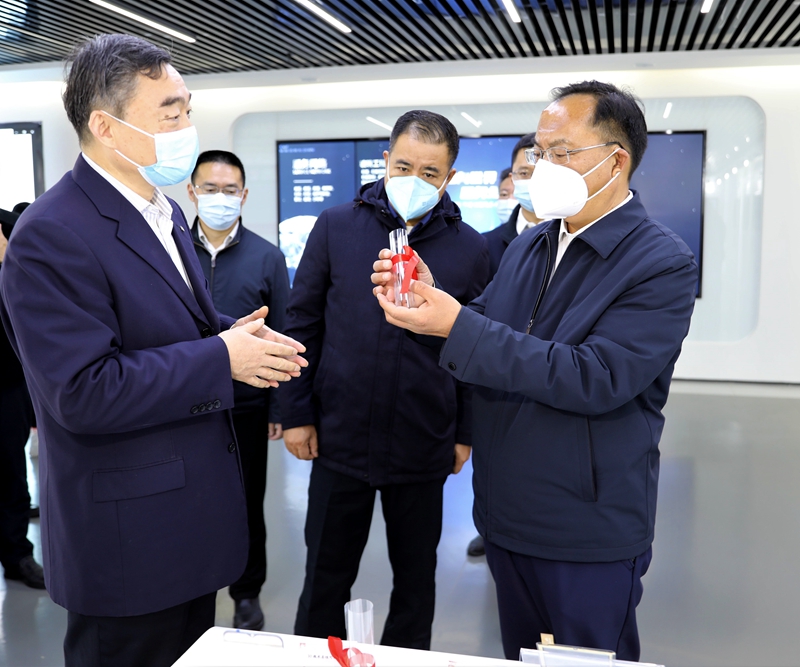 12月12日，市委書記王力一行到上海凱盛集團(tuán)拜訪交流，推動(dòng)合作項(xiàng)目。