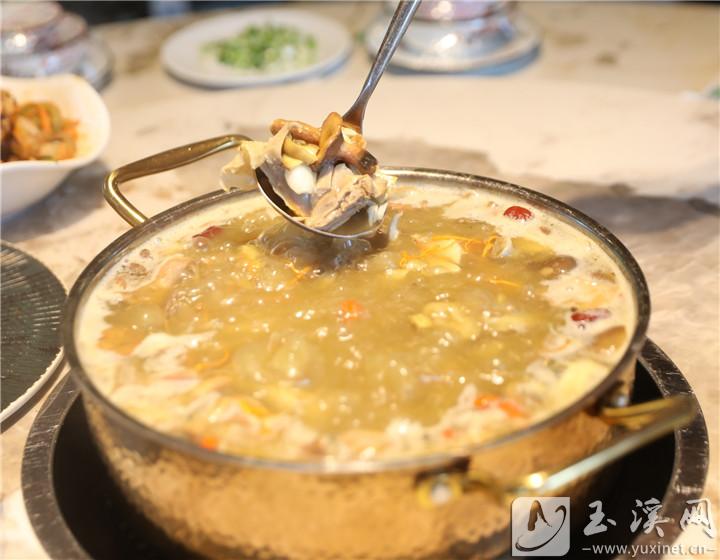 鮮雞湯野生菌火鍋。