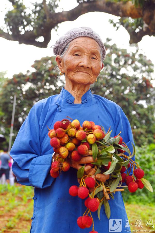 98歲的張瓊美老人。