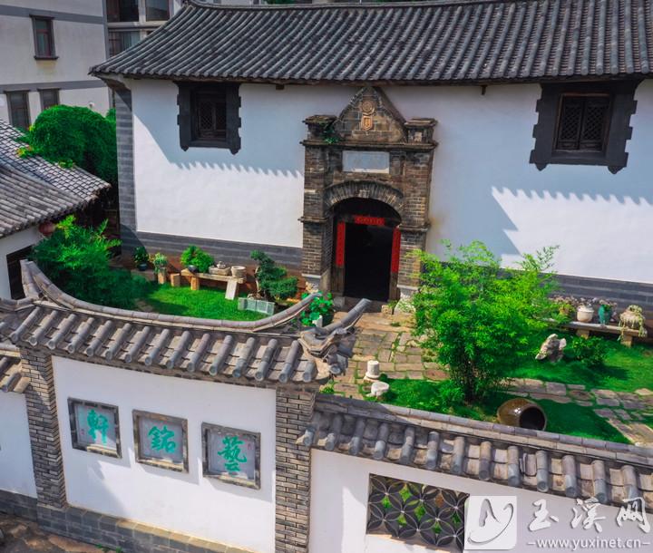 藝銘軒飯店所在地是一座有著上百年歷史的滇中傳統(tǒng)“一顆印”民居。