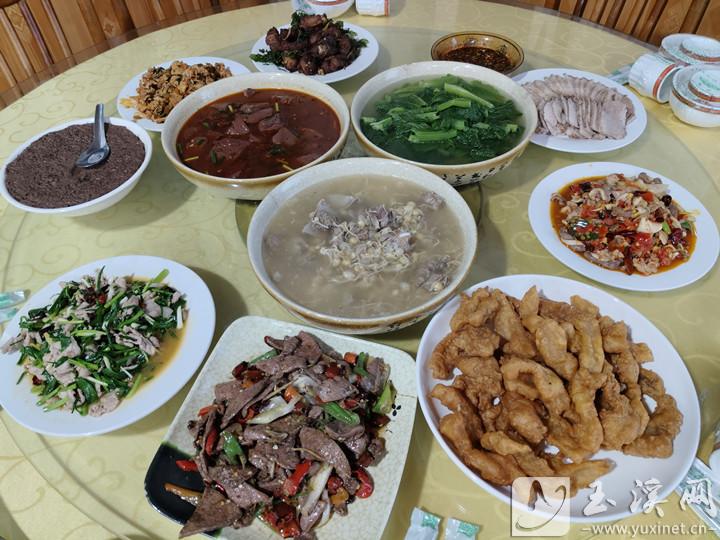 哀牢美食。