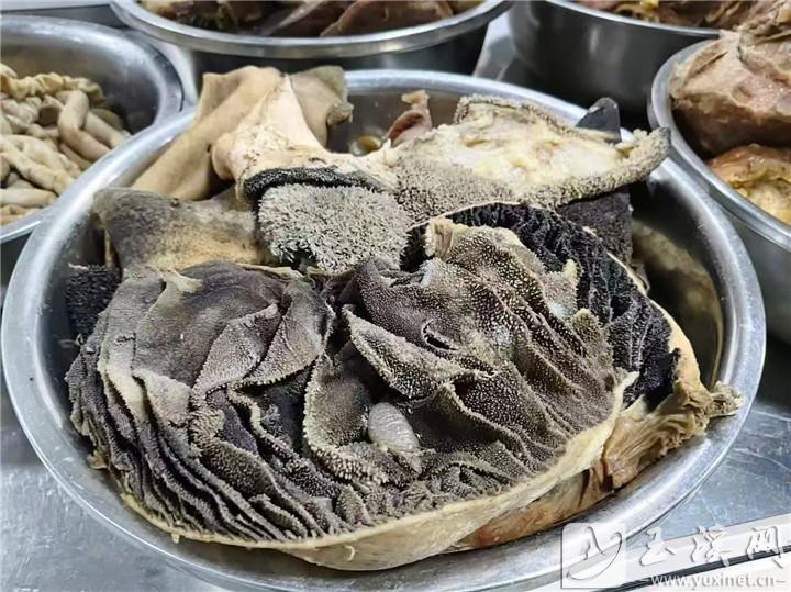 戛灑牛肉湯鍋。