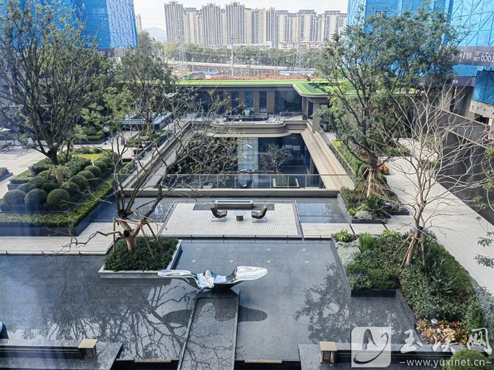 小區(qū)內(nèi)良好的園林景觀，提升業(yè)主居住品質(zhì)。