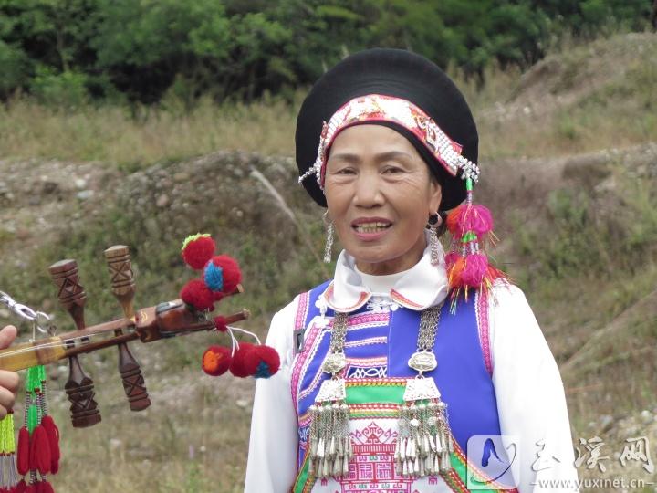 市級(jí)非遺傳承人張麗萍。