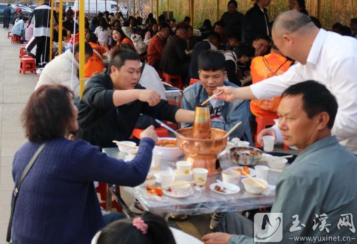炊鍋菜走出了家庭，成為城市餐桌上的佳肴。
