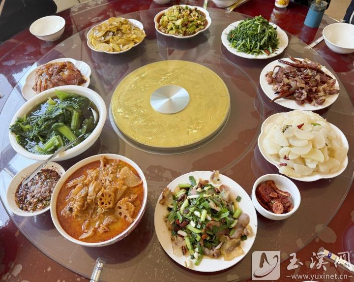 臨水居農(nóng)家樂(lè)提供的本地可口農(nóng)家菜。
