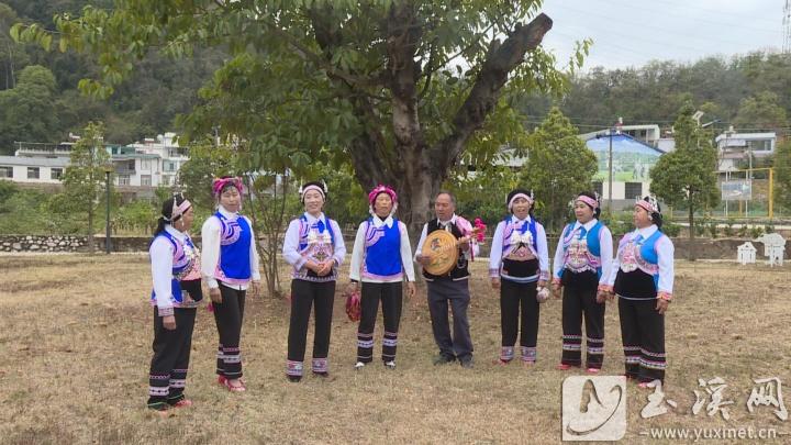 普秀鳳、李瓊芬、楊梅等在演唱五山腔。