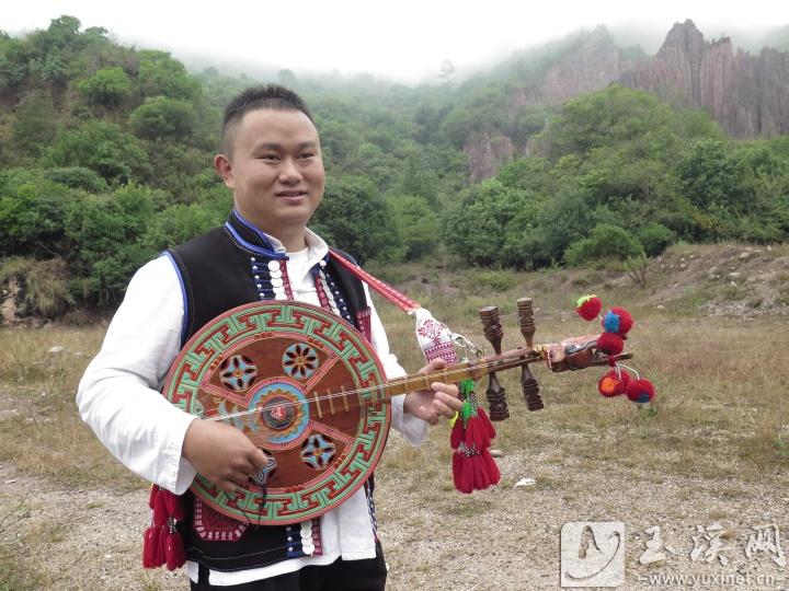 通海“四弦小王子”張選有。