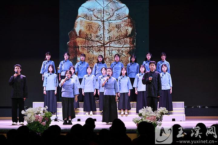 參賽選手深情演繹。