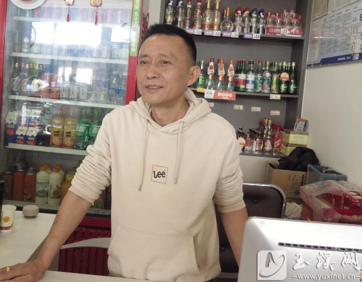 開了三十余年飯店的張寶奇。