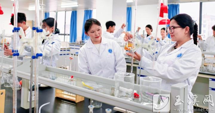 精密設(shè)備助力學(xué)子提升技能。