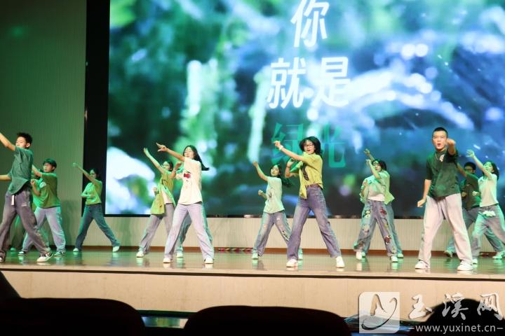 舞蹈《綠光》。
