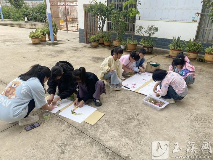 學習拓印作畫。