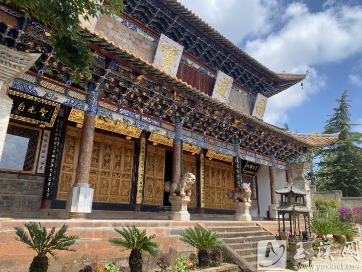 寺院里這對石獅就出自通海工匠之手。