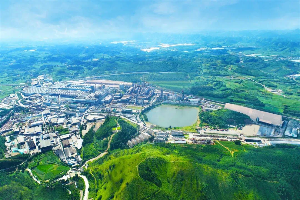 7月12日，游客在云南省曲靖市麒麟水鄉(xiāng)賞景游玩。新華社發(fā)（孫文來(lái) 攝）.jpg