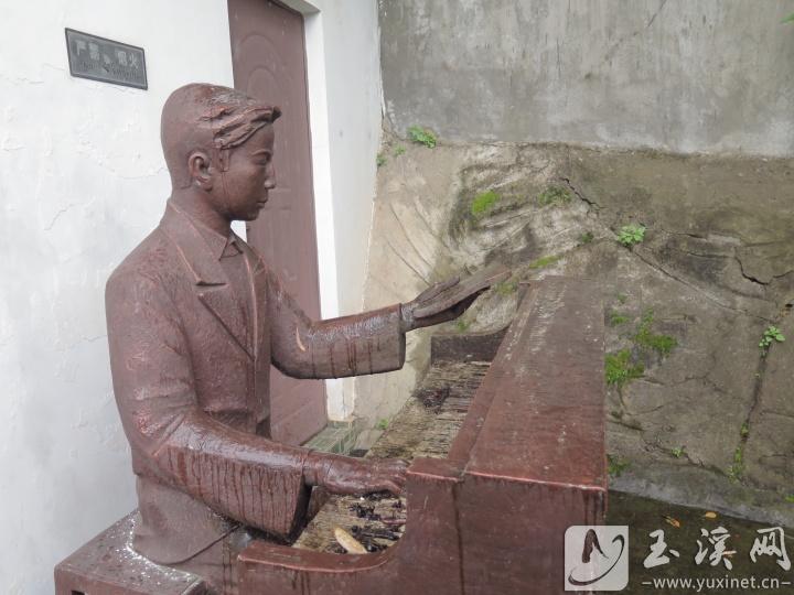 作品《聶耳彈鋼琴》。