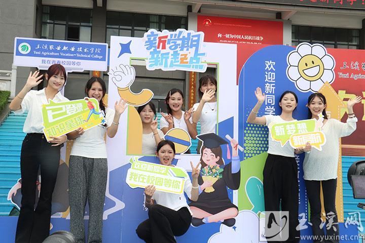 “我們開學(xué)啦！”