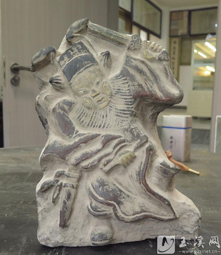 岳喜文雕刻的鐘馗石像。