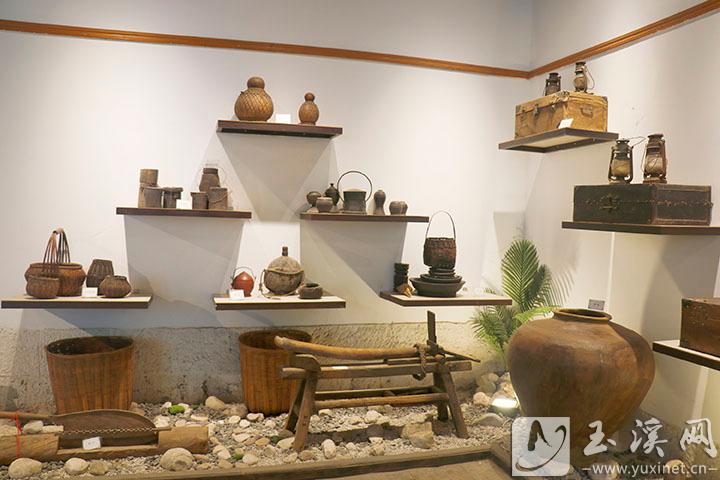 王家宅馬幫文化展示研究基地通過實(shí)物展示等方式，為參觀者打造了一場沉浸式的馬幫文化之旅。