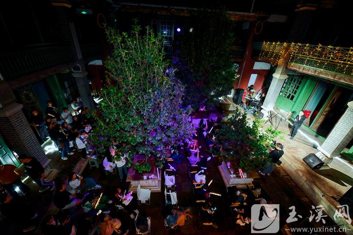 游客在文興祥度過(guò)了一個(gè)難忘的夜晚。