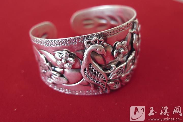 孔雀手鐲。