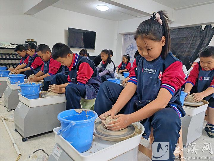 體驗拉坯。