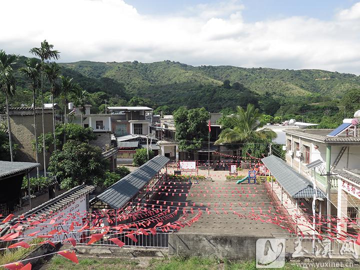 南薅村中心廣場(chǎng)。